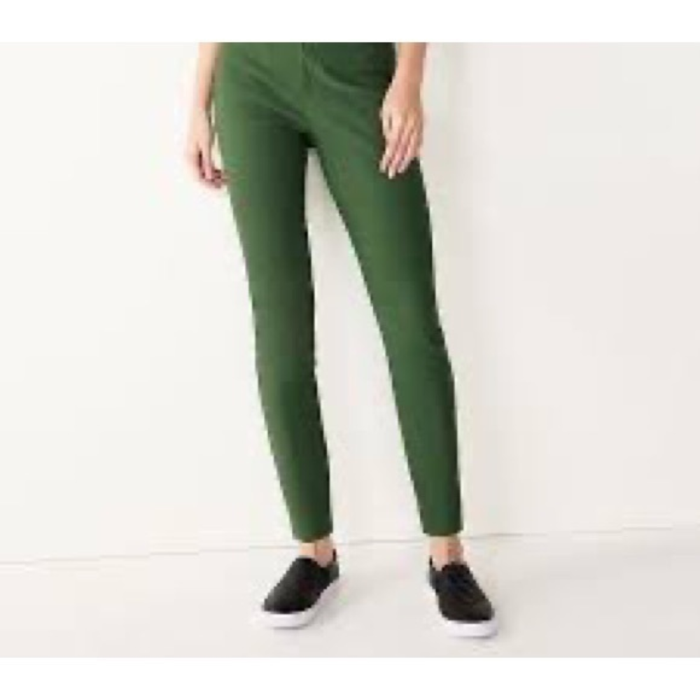 Nine West dark green pull on skinny pant, Size 6 Women’s